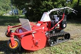 自走式刈払機（ハンマーナイフモア）の画像