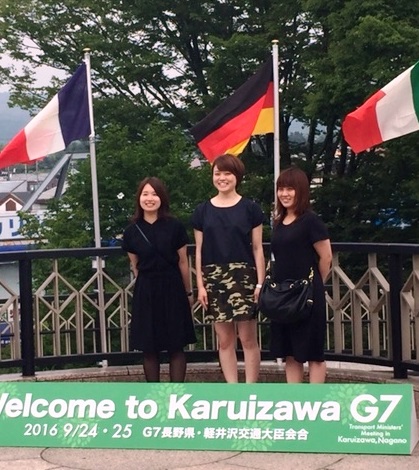 8月25日　軽井沢駅に歓迎看板・国旗等設置の画像3