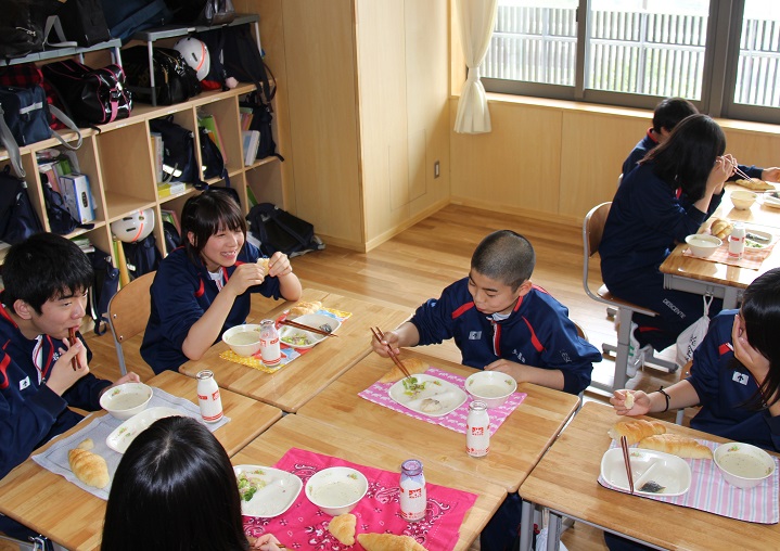 6月15日　中学校第2回G7給食【フランス編】の画像2