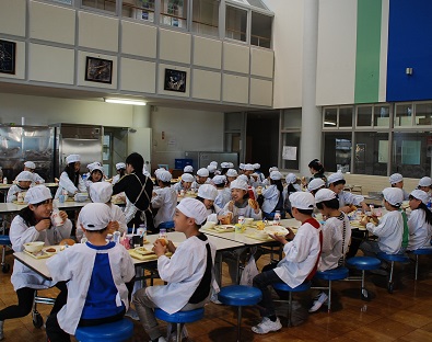 5月25日　小学校第2回G7給食【アメリカ編】の画像1