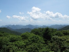 夏の見晴台からの風景の画像