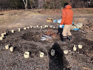 縄文土器野焼きの画像