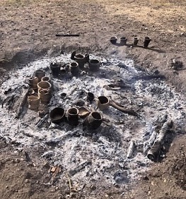 縄文土器野焼きの画像4　焼き上がり