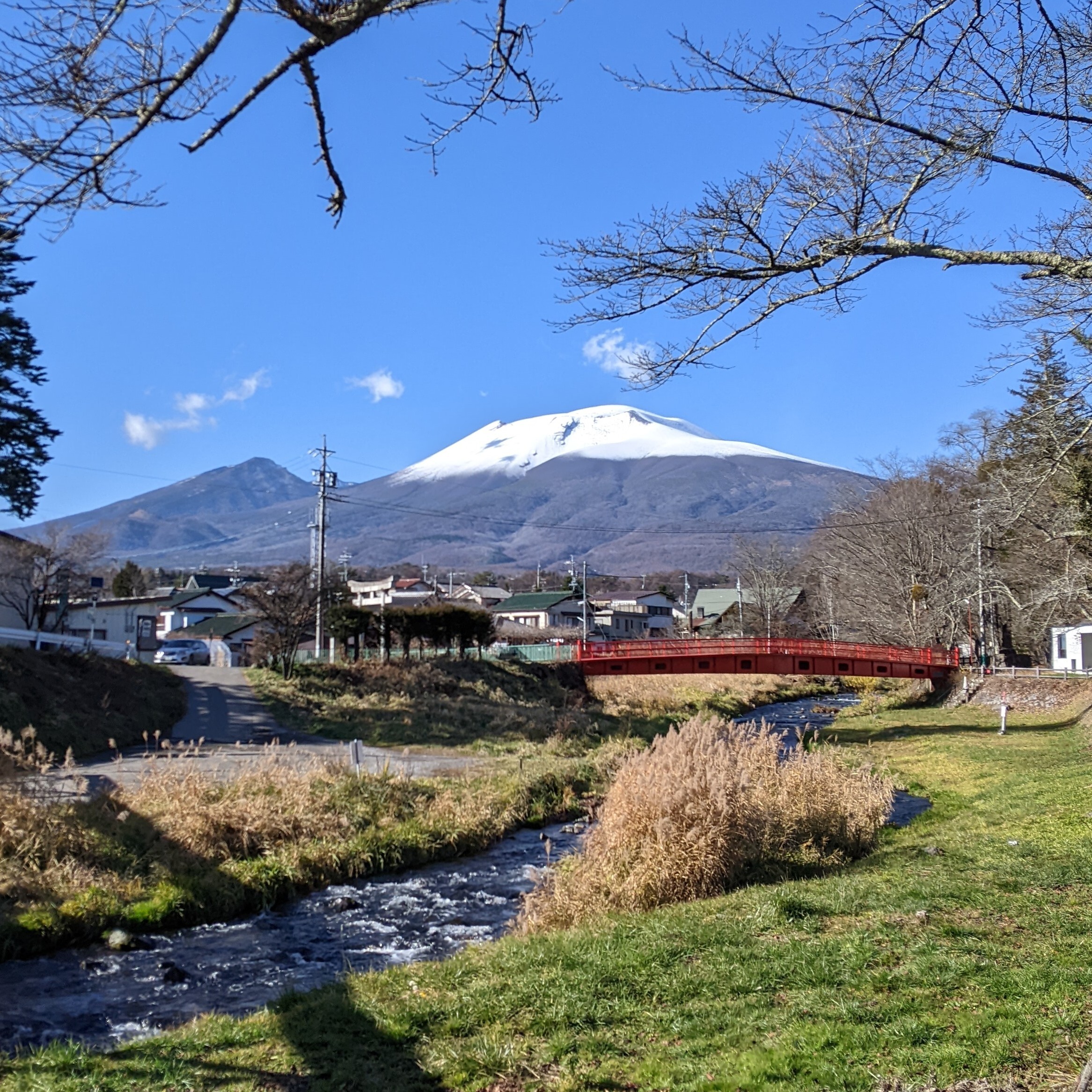 雪化粧をした浅間山の画像