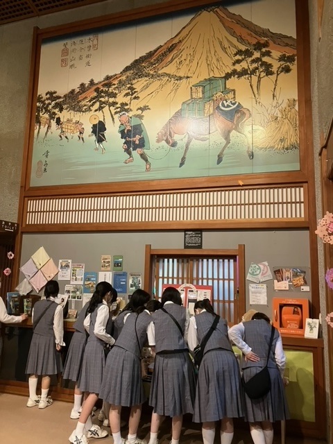 6月に鷗友学園の生徒さんが来館しましたの画像1