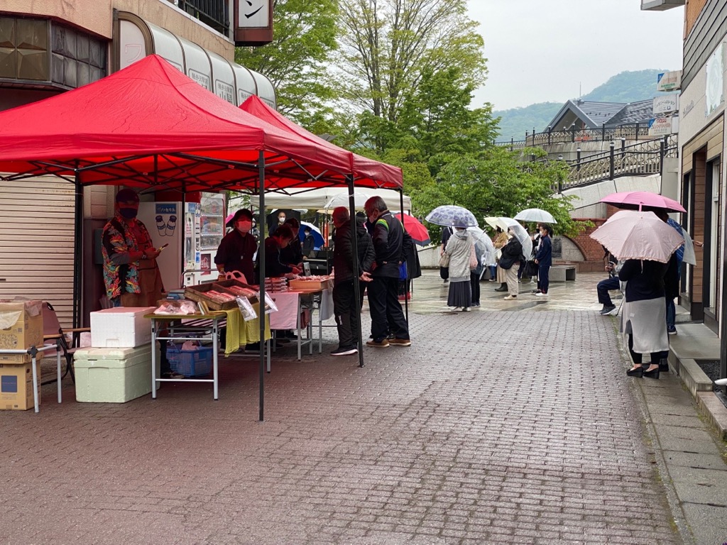 町道の一部を歩行者天国にして、店舗前にテラス席を設置の画像2