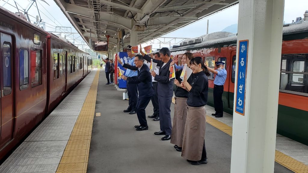 観光列車「ろくもん」信州ワインバレークルーズ号 出発式の画像2