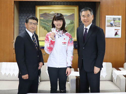 カーリング松村選手来庁