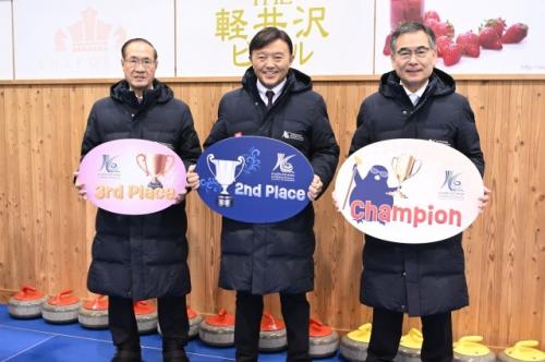 軽井沢国際カーリング表彰式の画像１