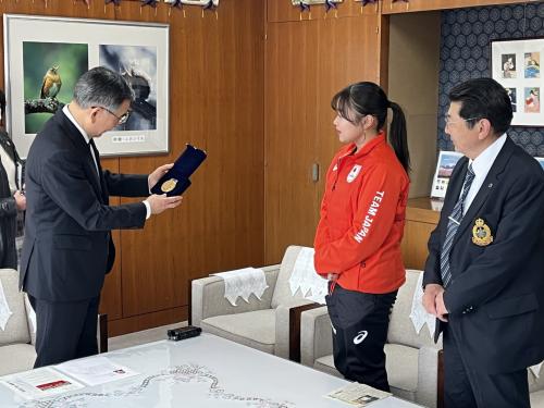 表敬訪問　荻原詠理さんの画像１