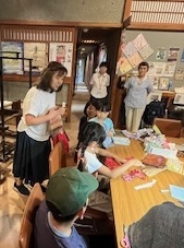 子ども講座機織りに挑戦１