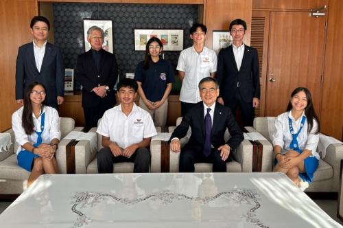 グアムからの派遣高校生の表敬訪問の画像