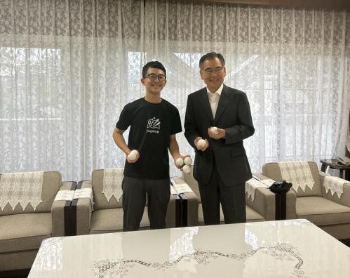 ジャグリング表敬訪問の画像２