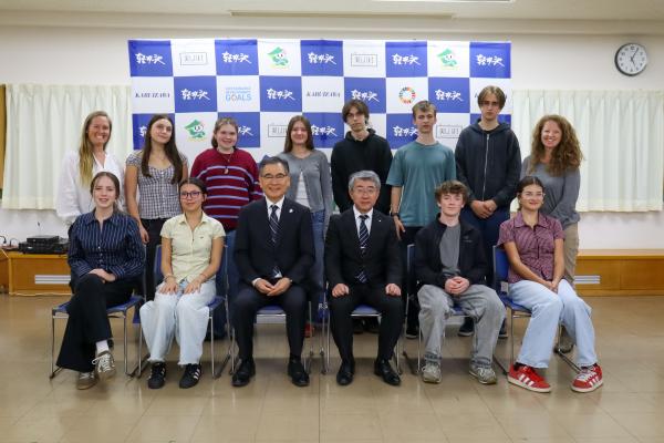 ウィスラー学生との集合写真