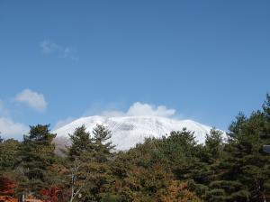 浅間山初冠雪