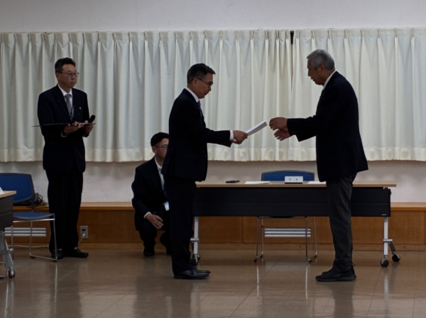 委嘱書交付式で委嘱を状交付