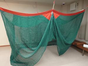 蚊帳が吊るされているようす