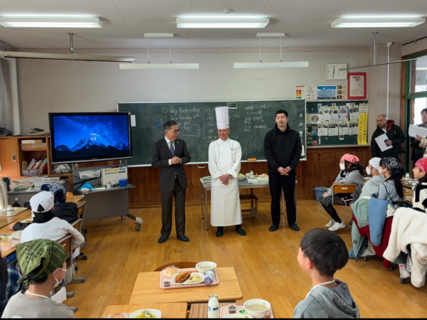 軽井沢西部小学校　学校給食視察