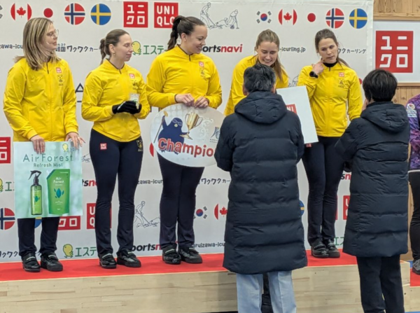 軽井沢国際カーリング選手権大会表彰3