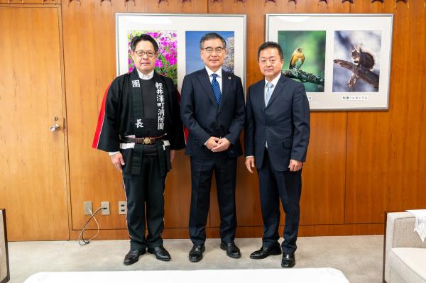 消防団長解任・就任辞令交付