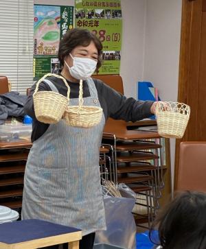 土屋真知子先生によるかご作り