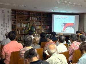 講師堤先生の講演会の様子