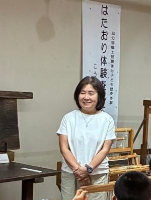 はた織り体験教室の講師浅沼先生