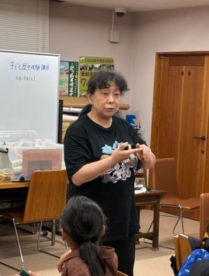 七宝焼き講座講師の土屋幸江先生