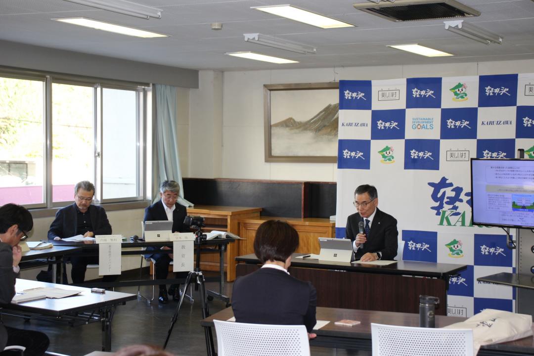 定例記者会見の画像